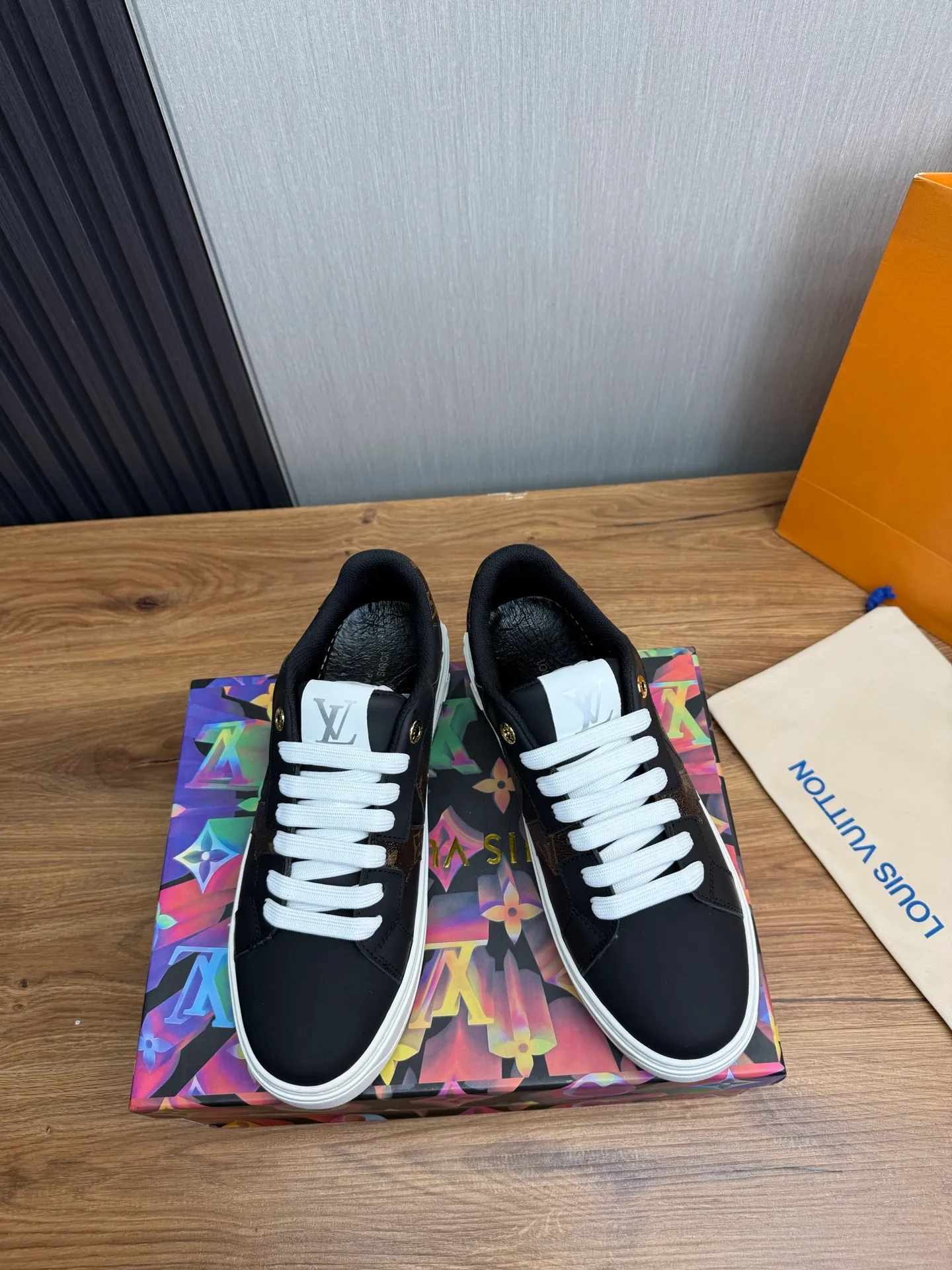 Men's shoes 💰520💰 LOUIS VUITTON [Luden Yiwei] The new trendy Lv is on the market 🎁, casual and fashionable men's shoes 👟 The upper is made of imported silk cowhide + cowhide mesh lining, the original wear-resistant rubber outsole, the version is simple and elegant, exclusive for trendy men. 38-44